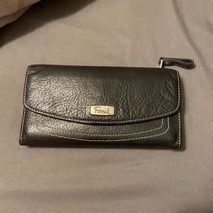 Fossil women’s black leather wallet